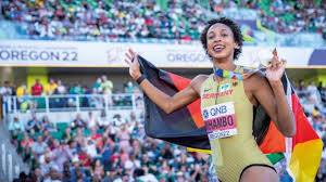 增添浓墨重 增添浓墨重